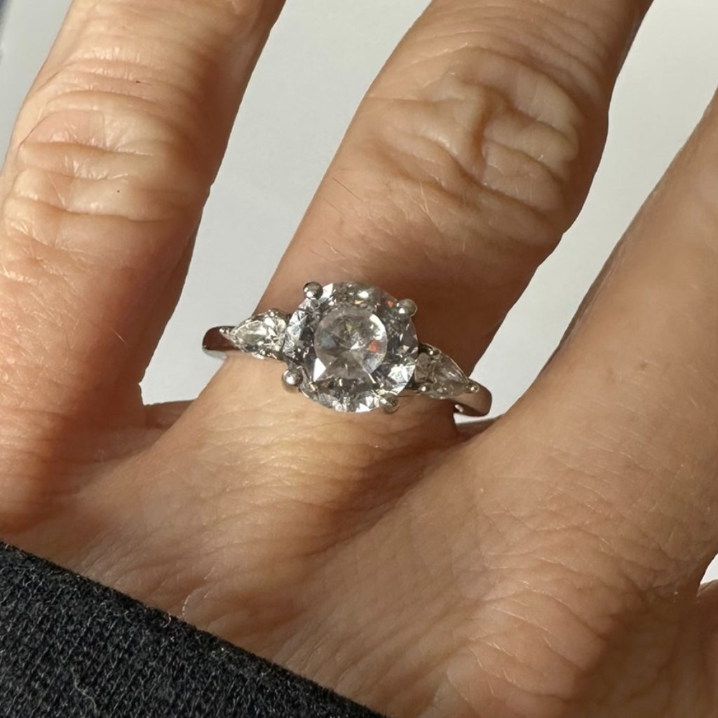Diamonique Classics Round Cut Ring Sterling Silver Size 6 40$